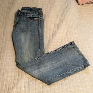 -Boot Cut  -Cowgirl Tuff  -Size W:30 L:33